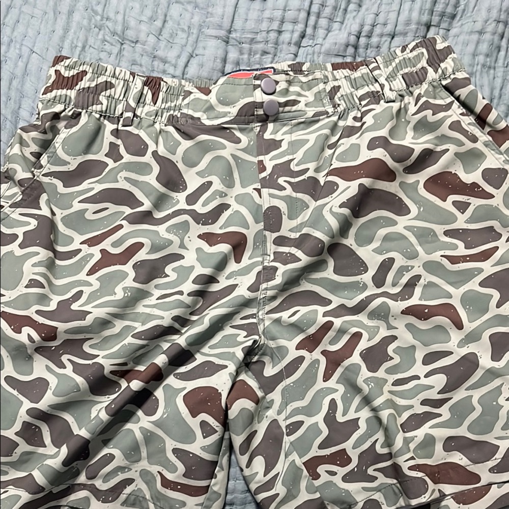 BURLEBO Camouflage Print Shorts